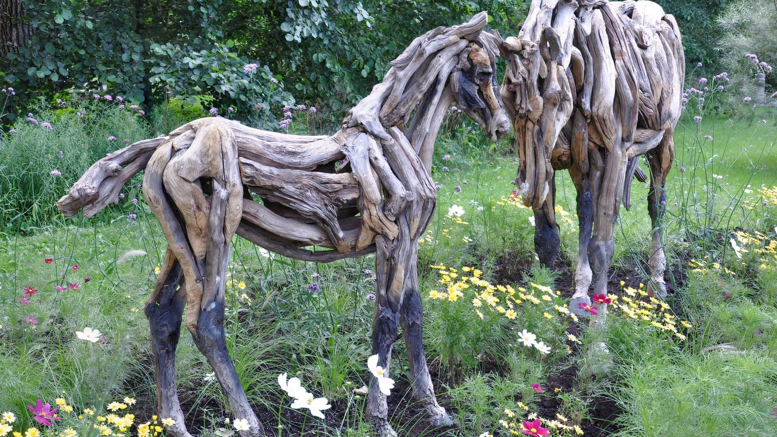 Foraged Material 6 Whimsical DIY Backyard Projects Using Foraged Materials