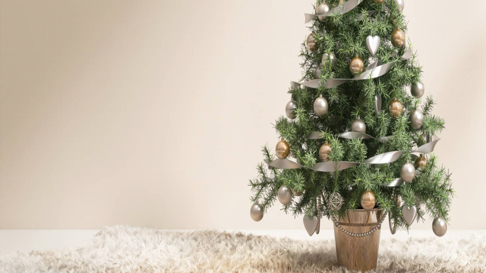 Silver Christmas Tree Styling: Texture, Light, and Timeless Holiday Drama