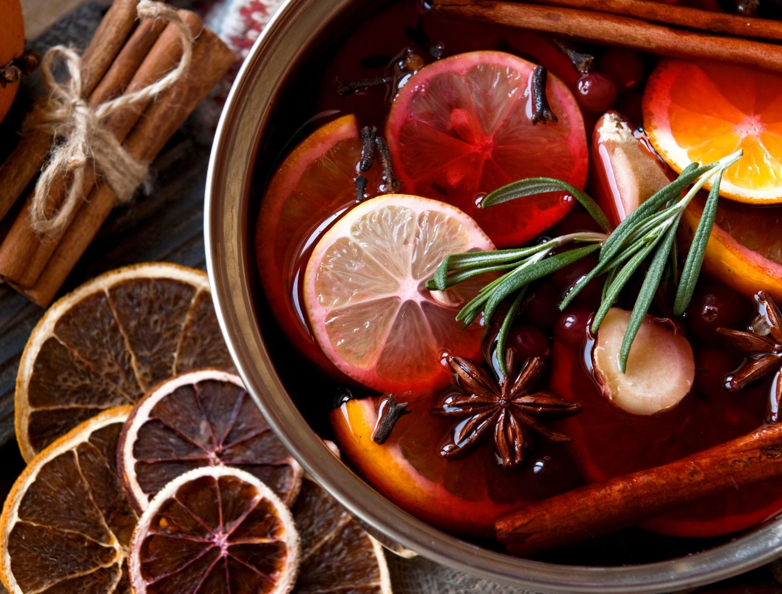 Pot full of mulled wine 