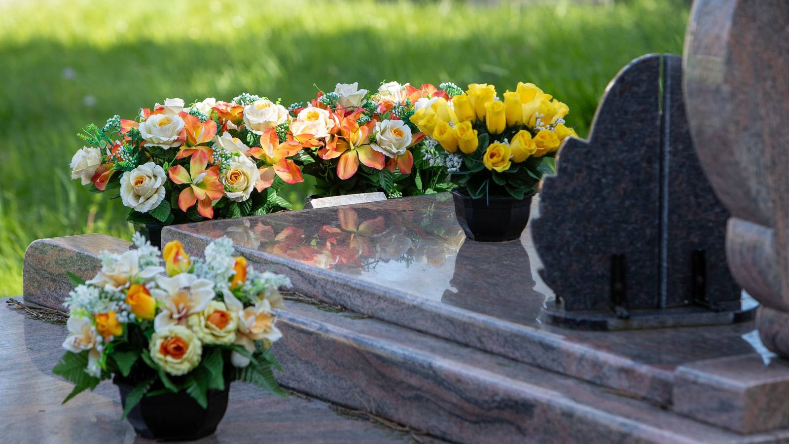 Why People Give Flowers at Memorials: Meaning and Traditions Explained