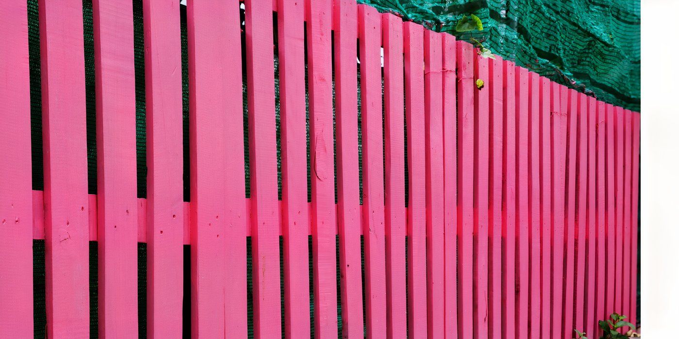 6 Bold Fence Paint Colors to Transform Your Backyard